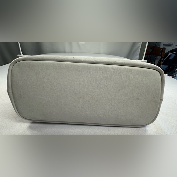 Longchamp • LM Cuir Embossed Logo Metal Luggage Tag White Double Shoulder RARE - Picture 8 of 14